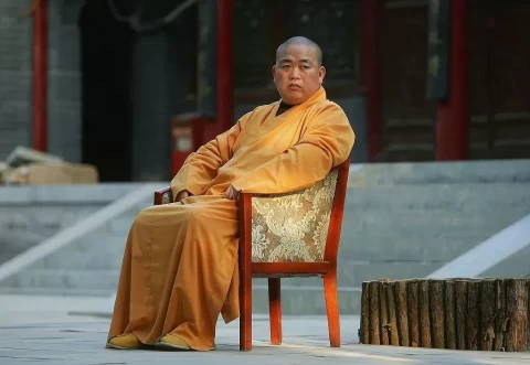 Kepala Biksu Kuil Shaolin yang terkenal di dunia, Shi Yongxin, tengah diselidiki oleh otoritas Tiongkok atas dugaan pelanggaran serius, diantaranya penggelapan dana, dan skandal pergaulan bebas diluar nikah.