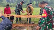 Danramil 0602-21/Kopo Kodim 0602/Serang, Kapten Inf Jakson Beay, secara resmi meletakkan batu pertama sebagai tanda dimulainya pembangunan fisik Koperasi Desa/Kelurahan Merah Putih di Kampung Pasir Desa Nanggung,