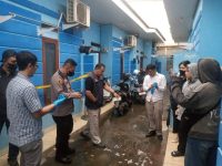 Warga Kampung Peusar, Kecamatan Panongan, Kabupaten Tangerang, digegerkan dengan penemuan seorang pria yang ditemukan meninggal dunia di dalam kamar kontrakannya