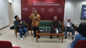 Pembicara 1 : KH. Fathurahman Yahya sebagai analis geopolitik Timur Tengah/DIK-29.