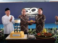 Bupati Tangerang Moch. Maesyal Rasyid bersama Wakil Menteri UMKM RI Helvi Yuni Moraza menghadiri acara peringatan Hari Ulang Tahun (HUT) ke-50