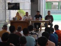 Kepala Rutan Kelas IIB Manna yang baru melaksanakan kegiatan perkenalan sekaligus pemberian arahan kepada warga binaan