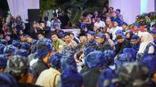 Gubernur Banten Andra Soni menerima amanat pelestarian alam dari 1.552 masyarakat adat Baduy dalam prosesi Seba Baduy 2026